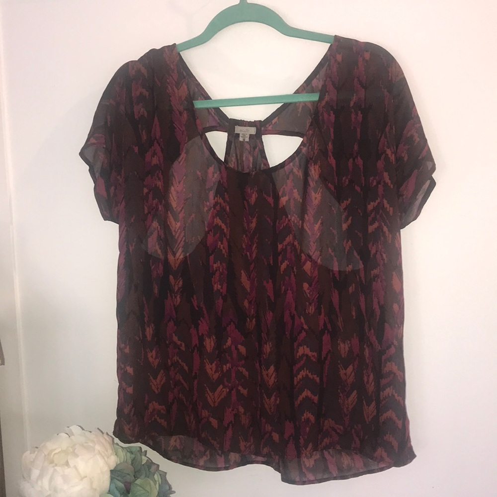 Flowy back cut out top